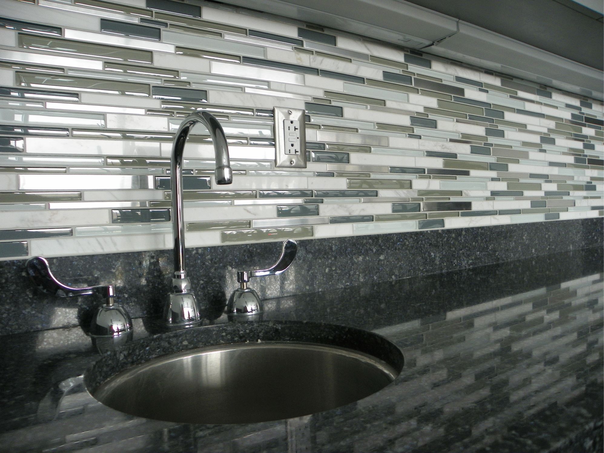 BLISS_STAINLESS_LINEAR_2_G | Gemini Tile and Marble